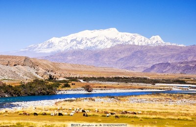 昆仑高原慕士塔格峰沼泽湿地