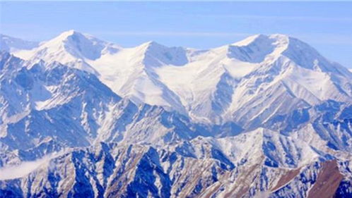 当代 昆仑女神 独守荒山20年,路人供她食物,军车路过会敬礼